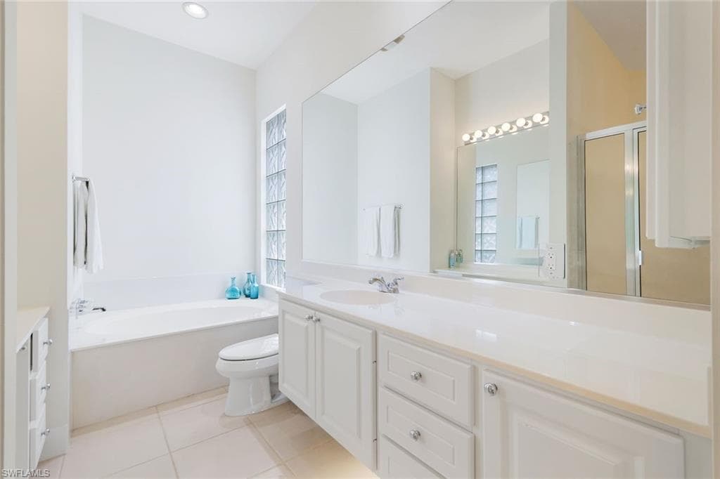 2984 Gilford Way, Naples, FL 34119-21