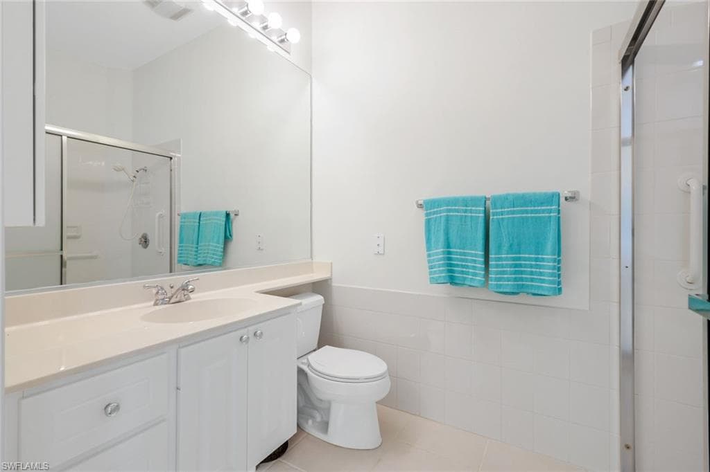 2984 Gilford Way, Naples, FL 34119-25