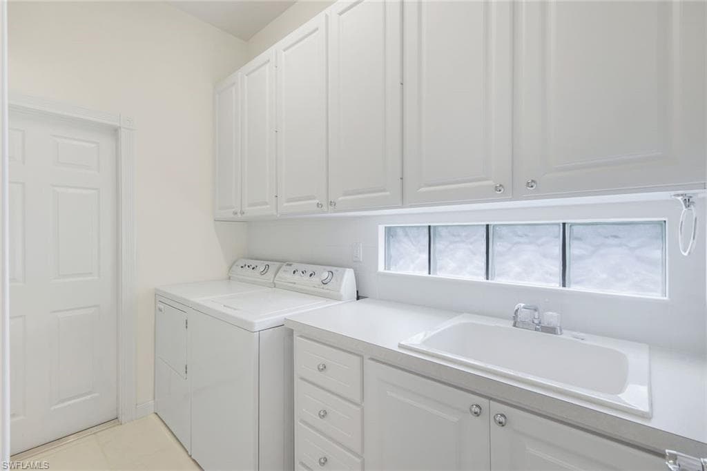 2984 Gilford Way, Naples, FL 34119-27