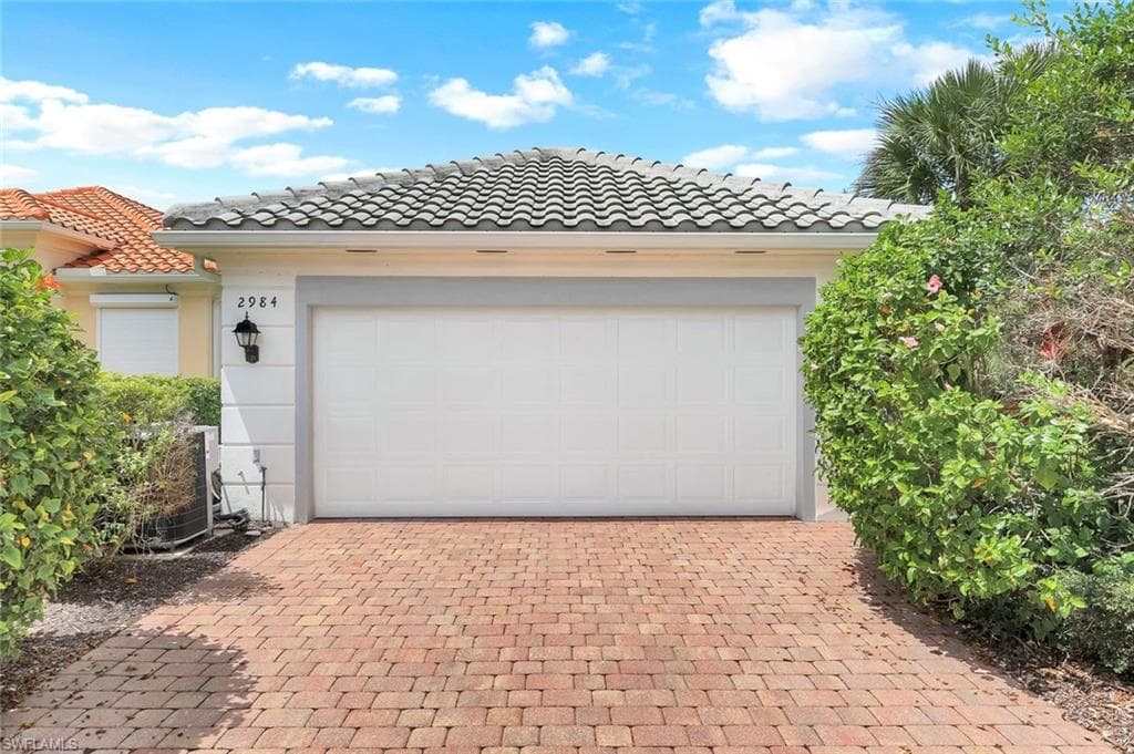 2984 Gilford Way, Naples, FL 34119-5