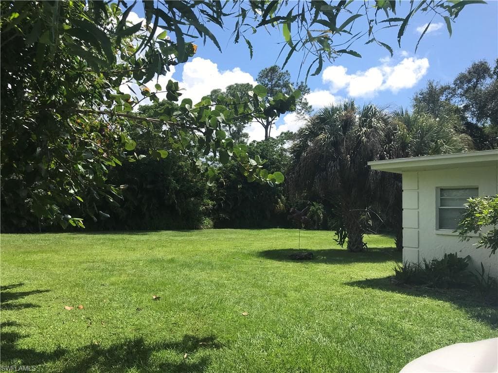 2670 Storter Ave, Naples, FL 34112-9