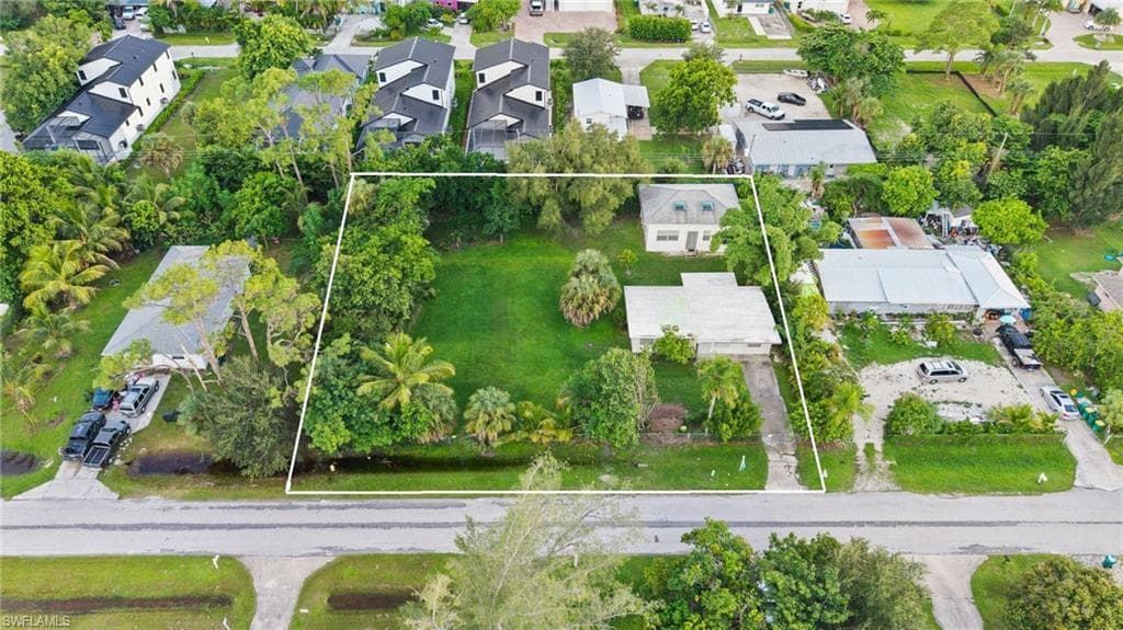 2670 Storter Ave, Naples, FL 34112-1