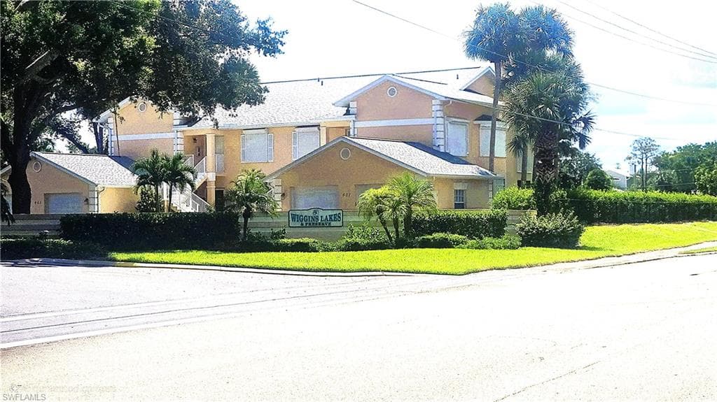 752 Wiggins Lake Dr 102, Naples, FL 34110-15