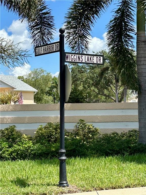 752 Wiggins Lake Dr 102, Naples, FL 34110-17