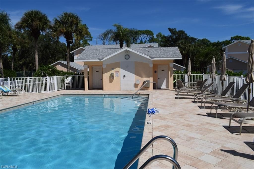 752 Wiggins Lake Dr 102, Naples, FL 34110-21