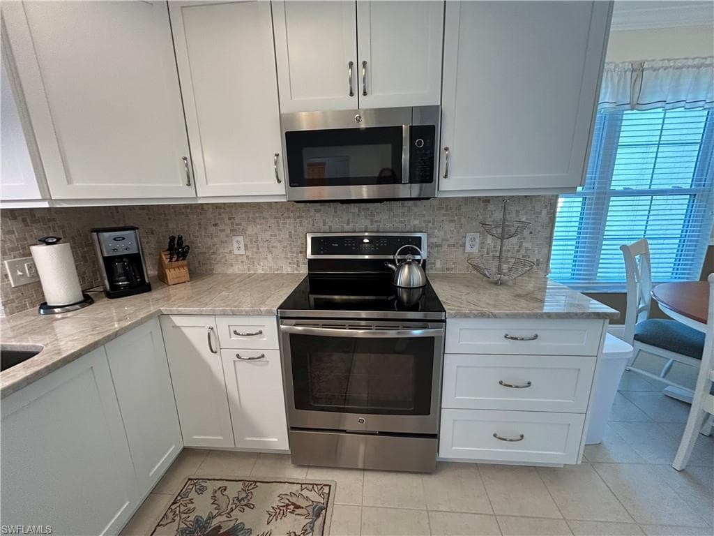 752 Wiggins Lake Dr 102, Naples, FL 34110-23