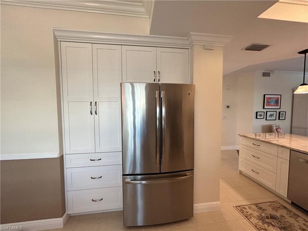 752 Wiggins Lake Dr 102, Naples, FL 34110-24