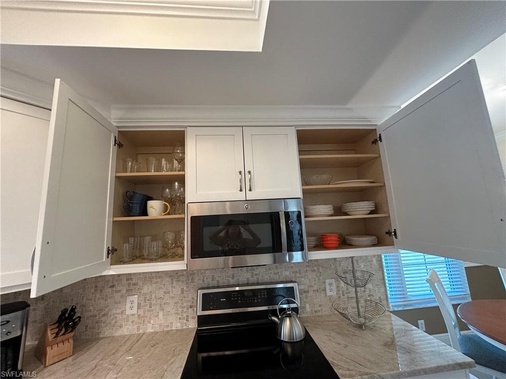 752 Wiggins Lake Dr 102, Naples, FL 34110-25