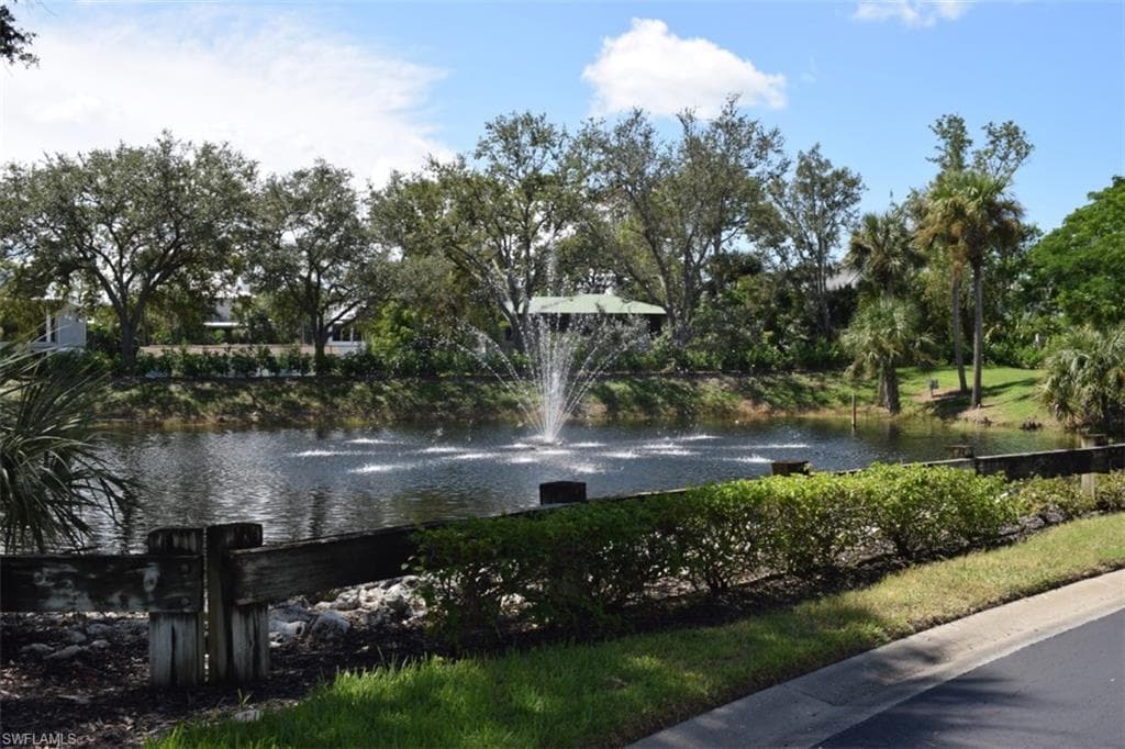 752 Wiggins Lake Dr 102, Naples, FL 34110-38