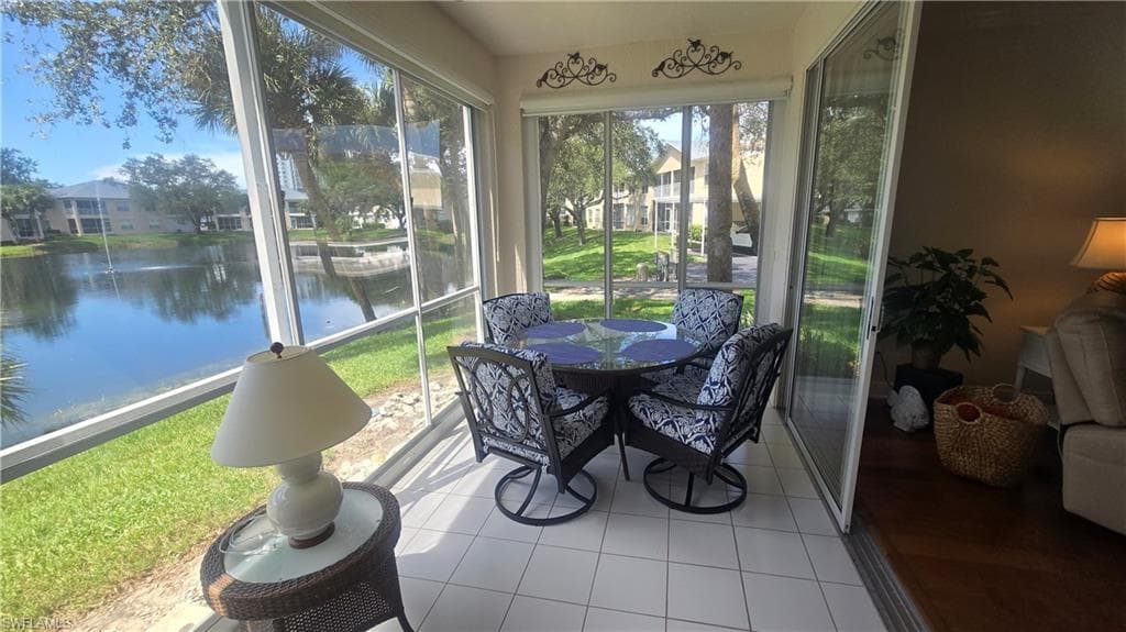 752 Wiggins Lake Dr 102, Naples, FL 34110-39