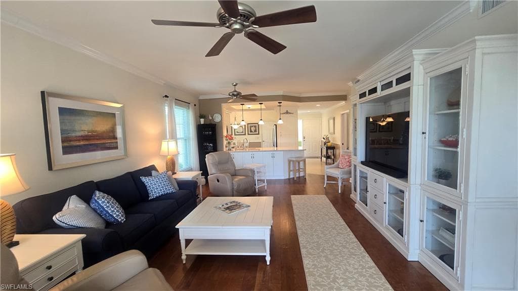 752 Wiggins Lake Dr 102, Naples, FL 34110-49