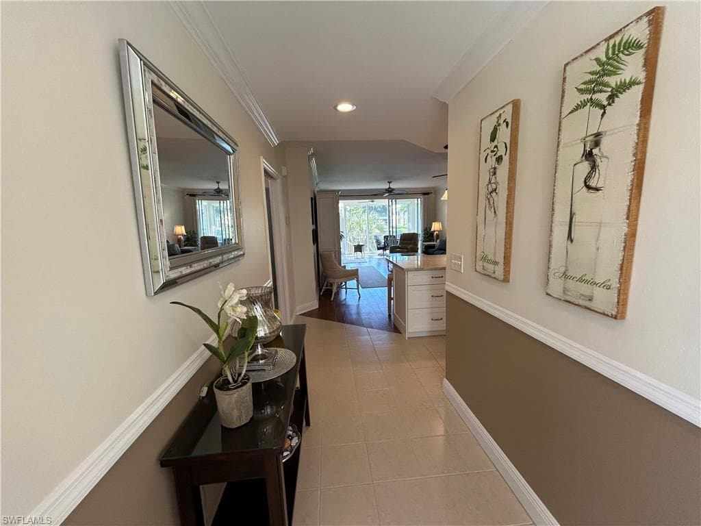752 Wiggins Lake Dr 102, Naples, FL 34110-4