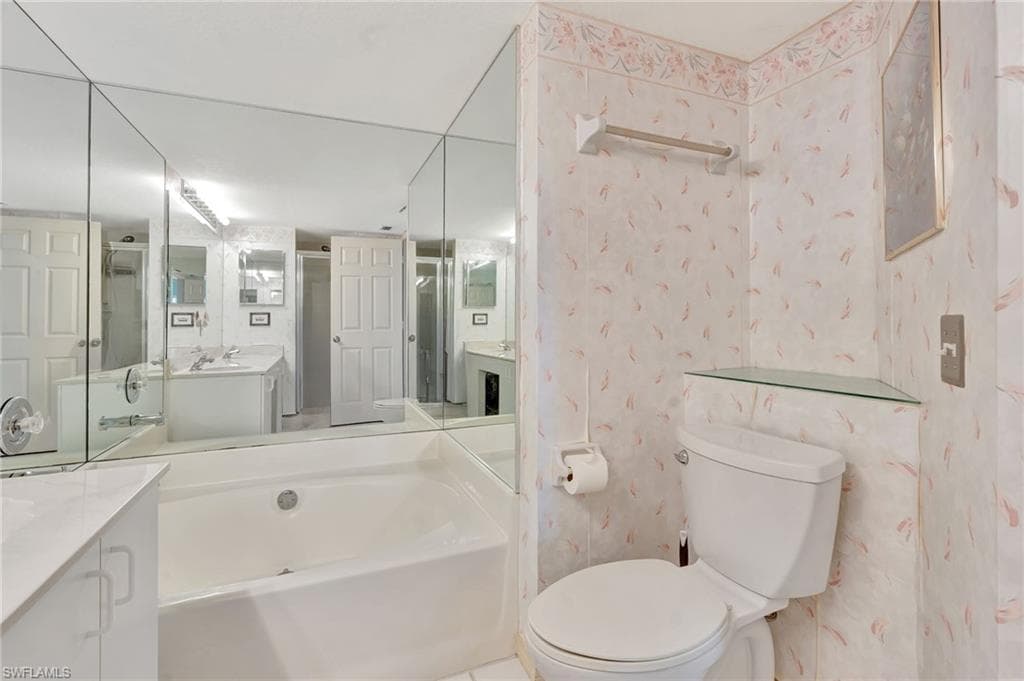 992 Woodshire Ln D303, Naples, FL 34105-19