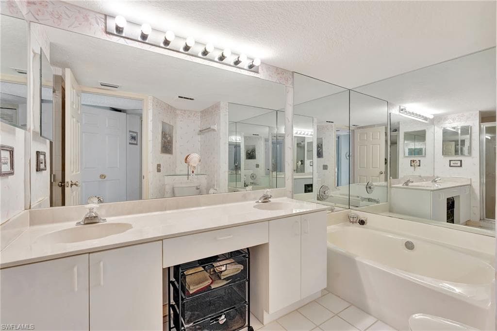 992 Woodshire Ln D303, Naples, FL 34105-24