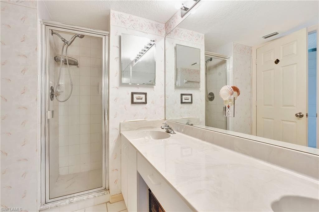 992 Woodshire Ln D303, Naples, FL 34105-25