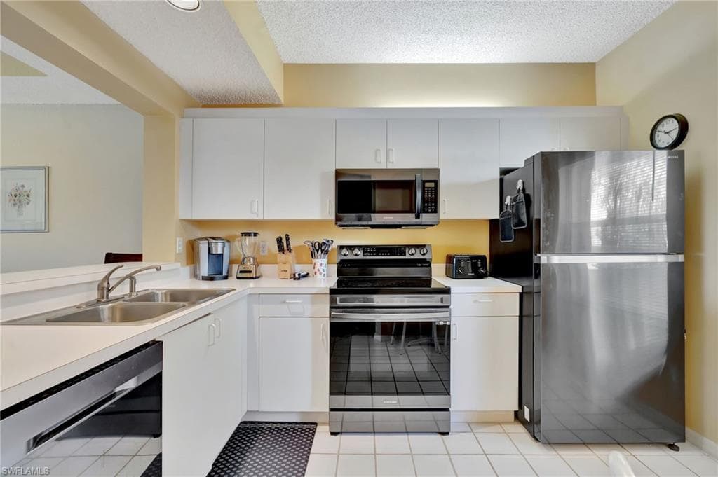 992 Woodshire Ln D303, Naples, FL 34105-4