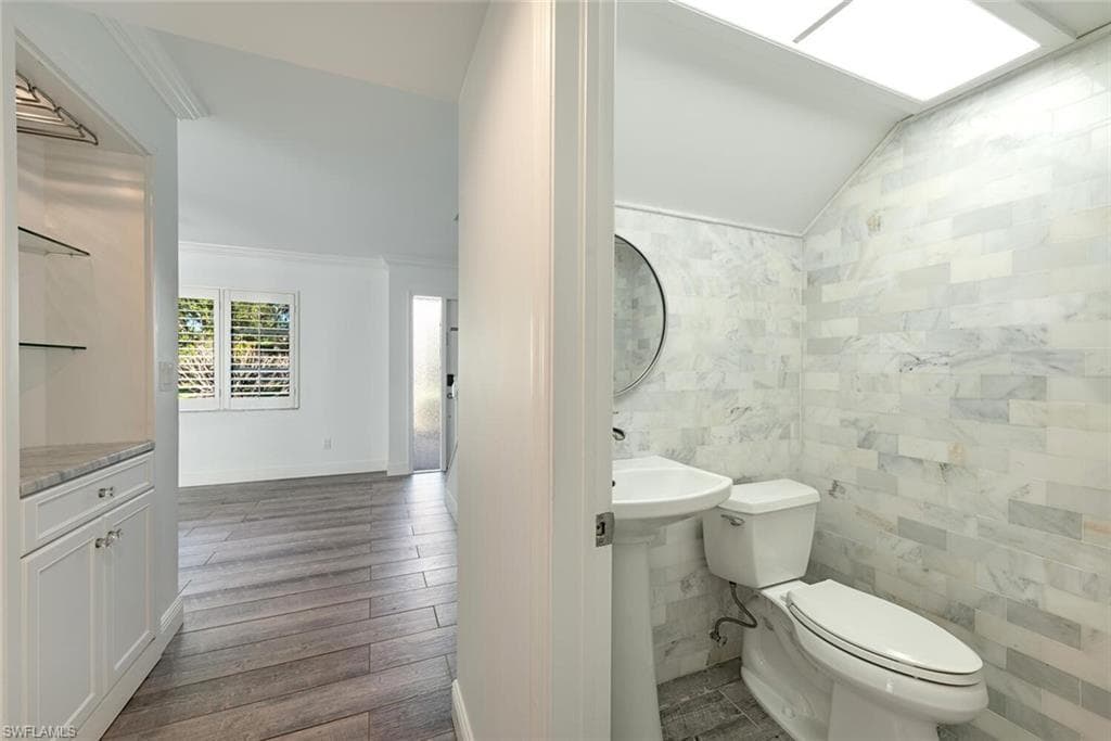 185 4th St S 2, Naples, FL 34102-13