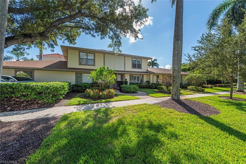 185 4th St S 2, Naples, FL 34102-4