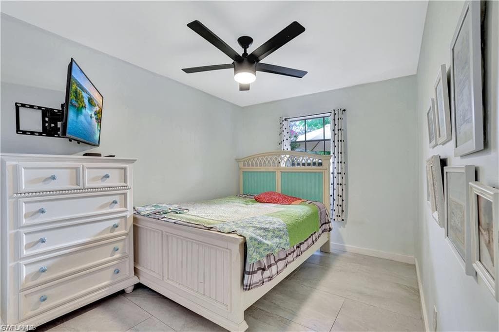 127 Forest Lakes Blvd 127, Naples, FL 34105-14