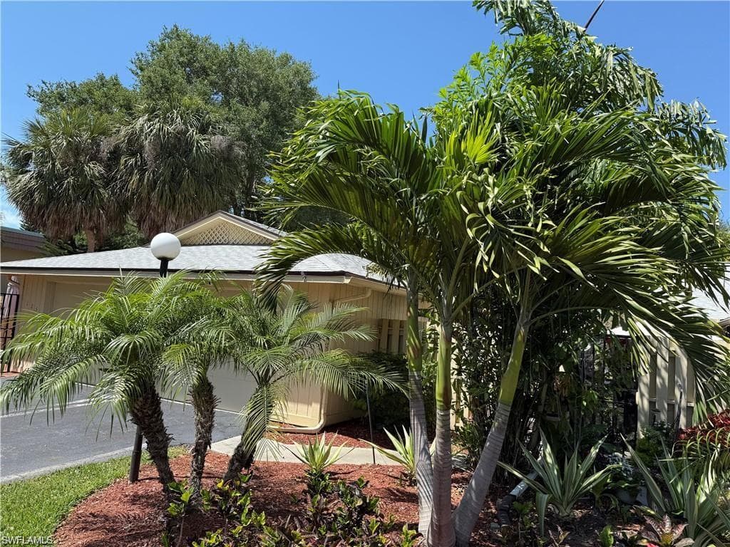 127 Forest Lakes Blvd 127, Naples, FL 34105-2