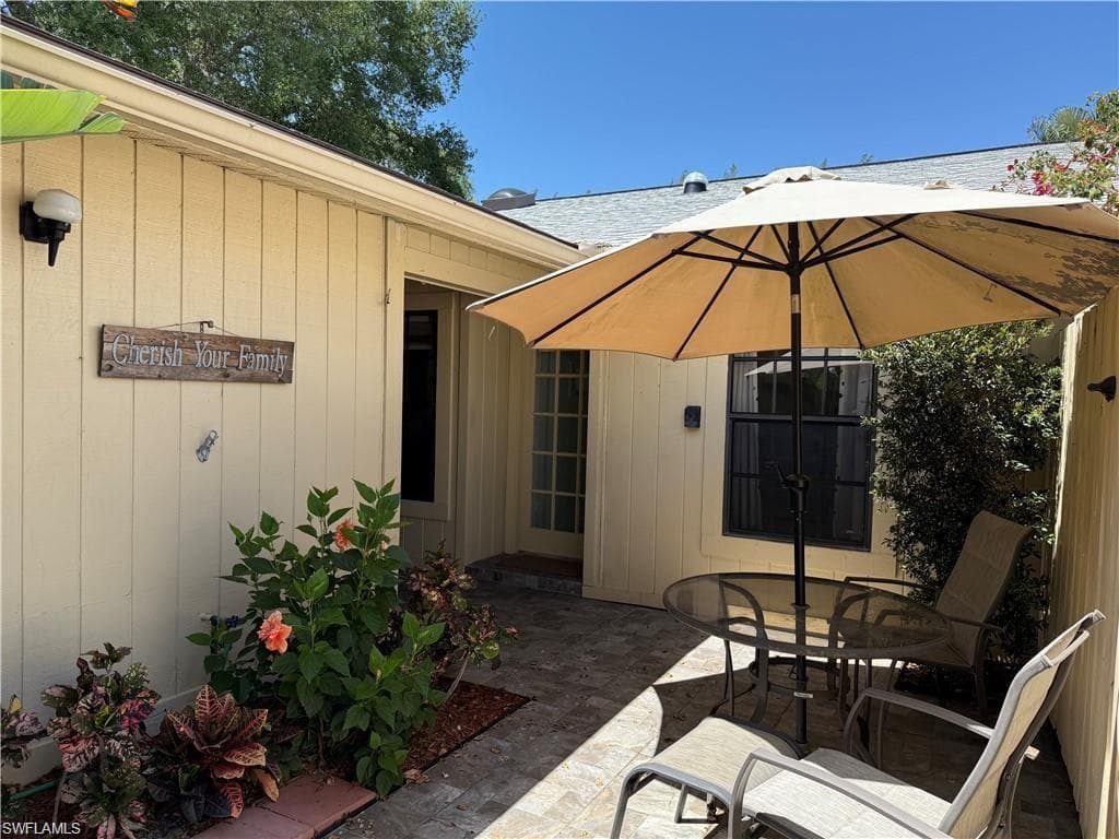127 Forest Lakes Blvd 127, Naples, FL 34105-3