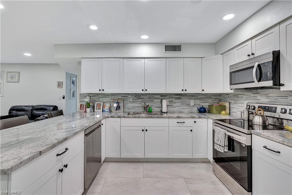 127 Forest Lakes Blvd 127, Naples, FL 34105-7