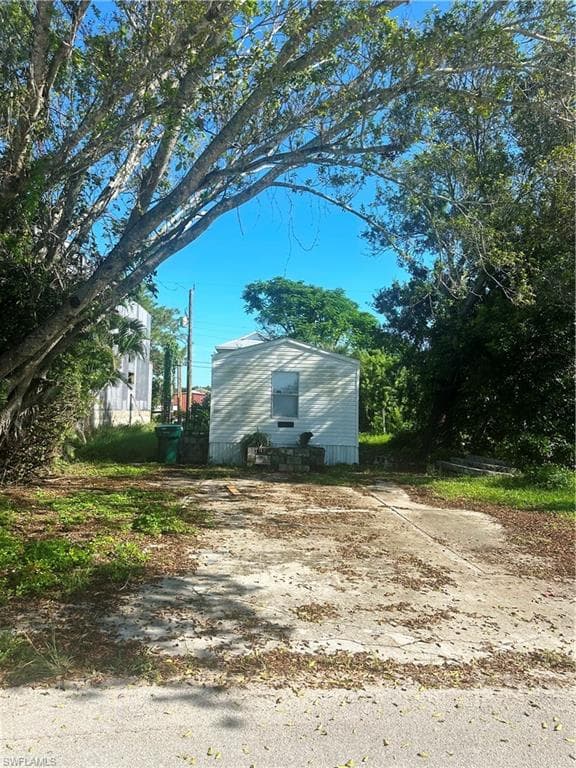 3069 Lunar St, Naples, FL 34112-1