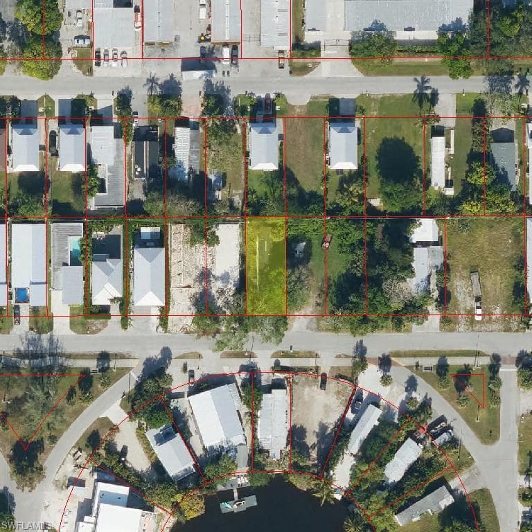 3069 Lunar St, Naples, FL 34112-2