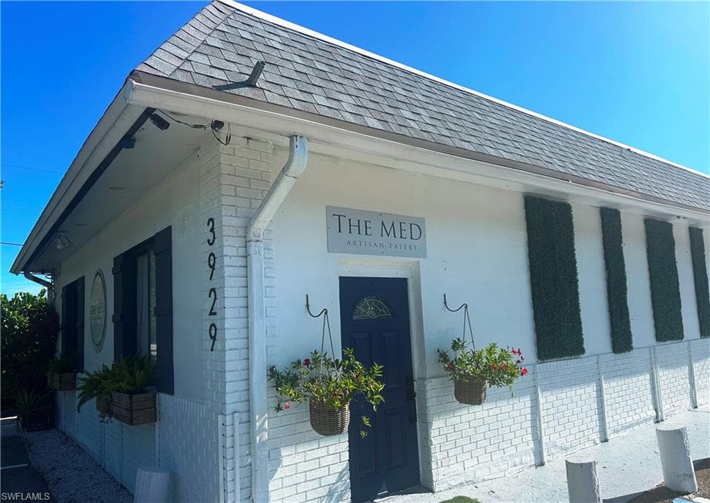 3069 Lunar St, Naples, FL 34112-3