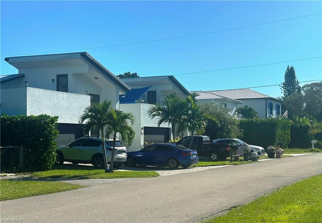 3069 Lunar St, Naples, FL 34112-4