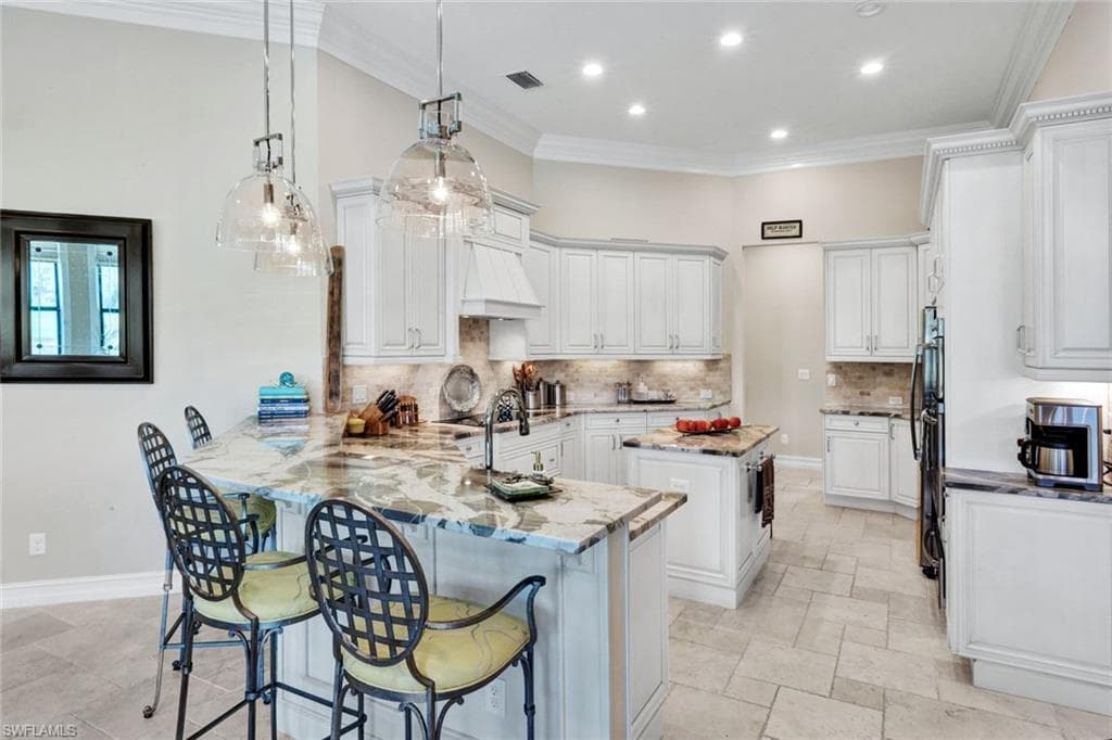 12194 Wicklow Ln, Naples, FL 34120-10