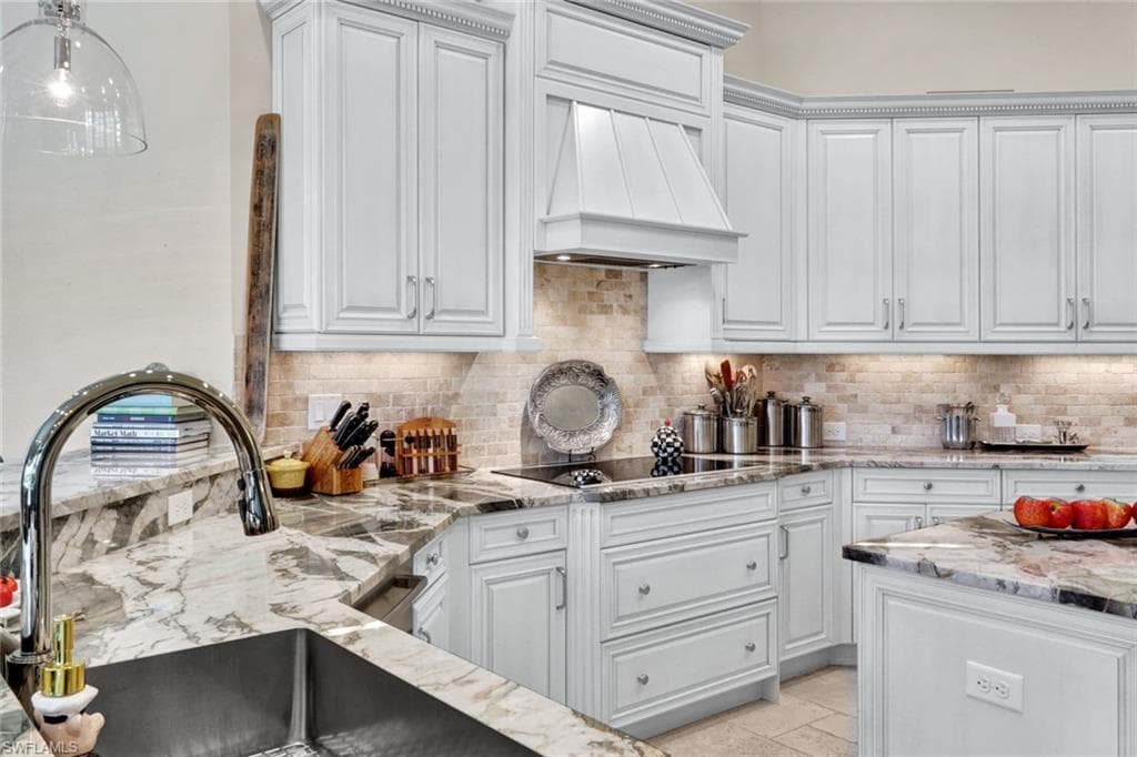 12194 Wicklow Ln, Naples, FL 34120-13
