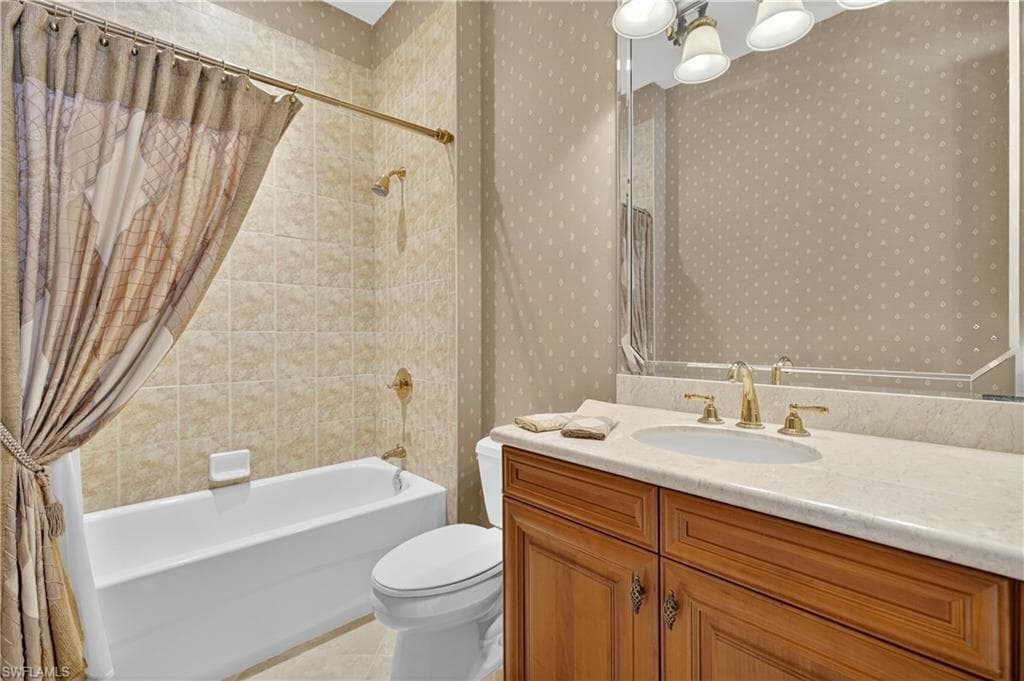 575 Avellino Isles Cir 201, Naples, FL 34119-25