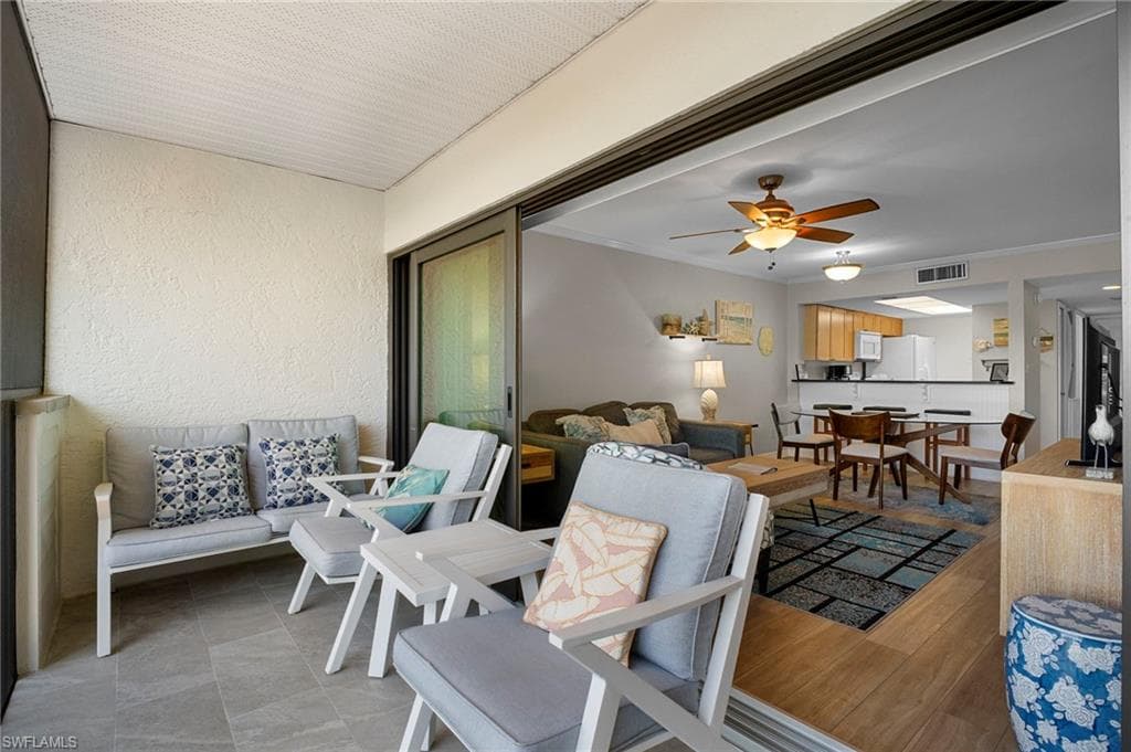 600 Neapolitan Way 343, Naples, FL 34103-8