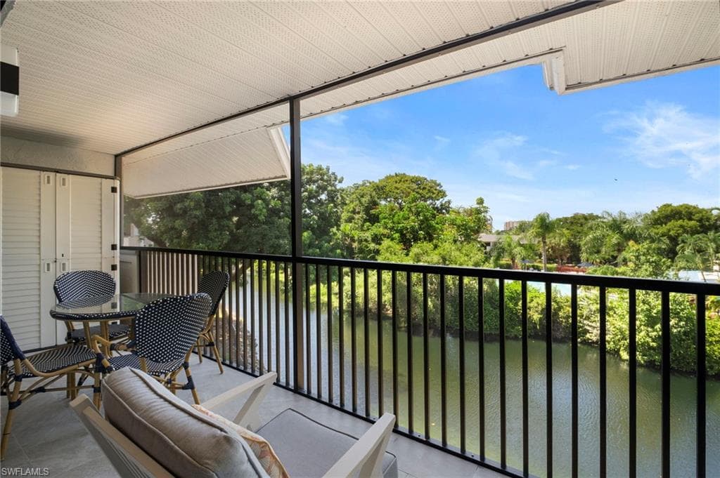 600 Neapolitan Way 343, Naples, FL 34103-9