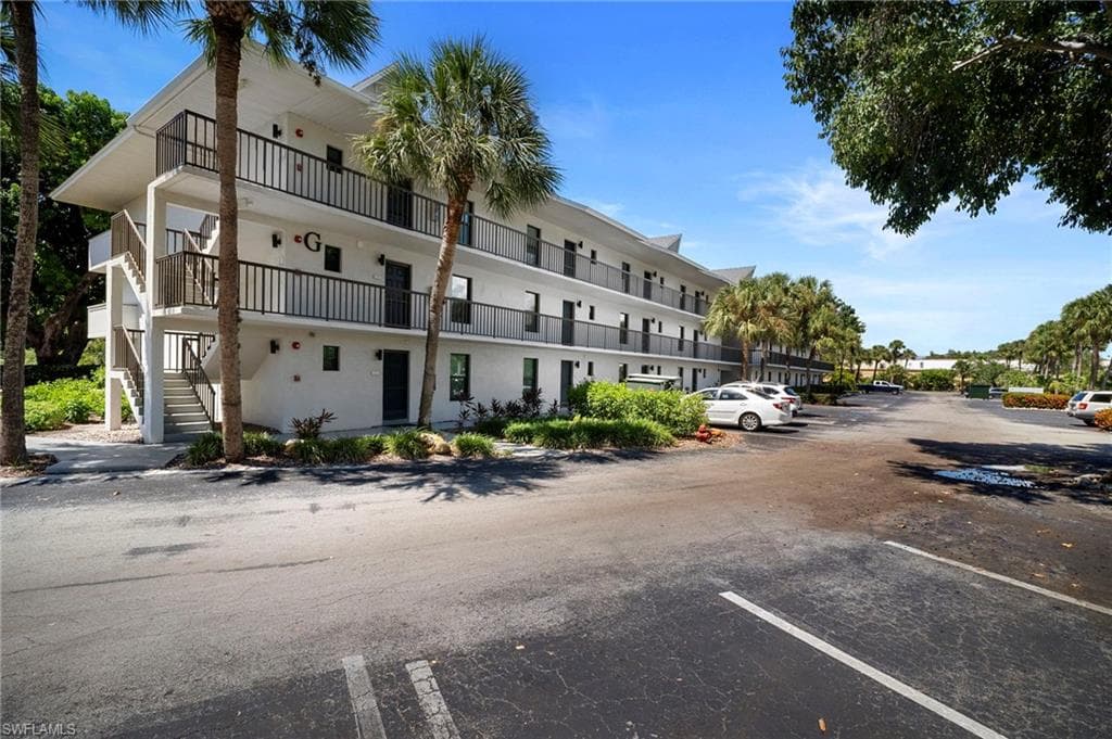 600 Neapolitan Way 343, Naples, FL 34103-2