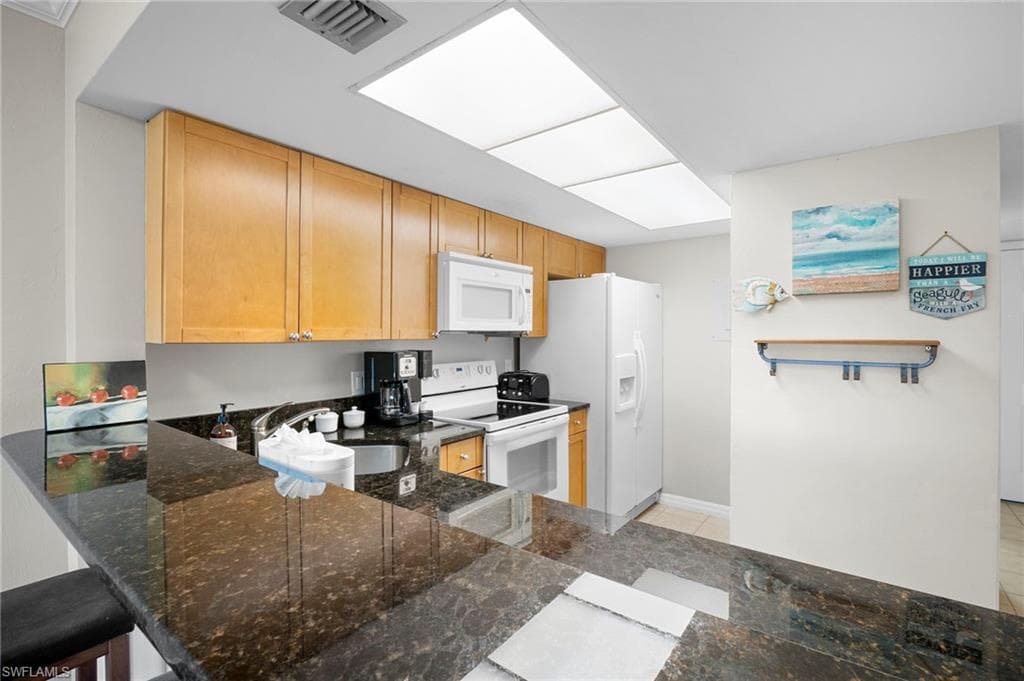 600 Neapolitan Way 343, Naples, FL 34103-4