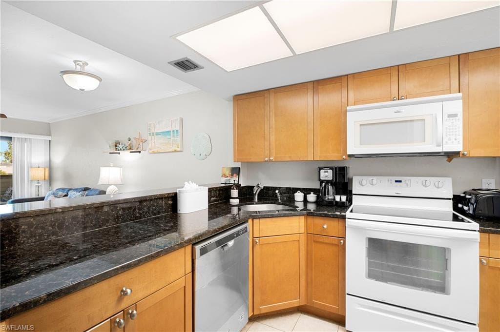 600 Neapolitan Way 343, Naples, FL 34103-5