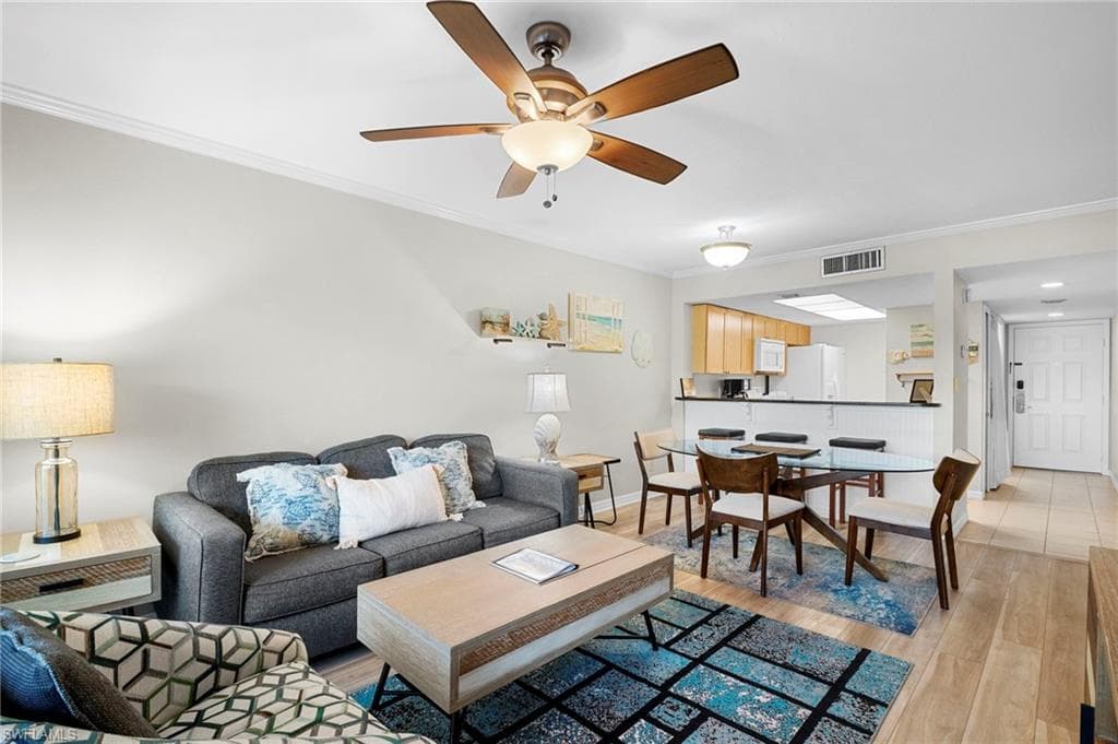 600 Neapolitan Way 343, Naples, FL 34103-6