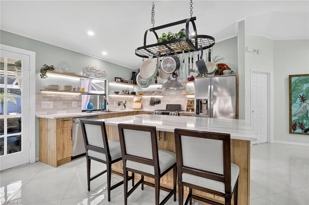 410 6th St NE, Naples, FL 34120-11