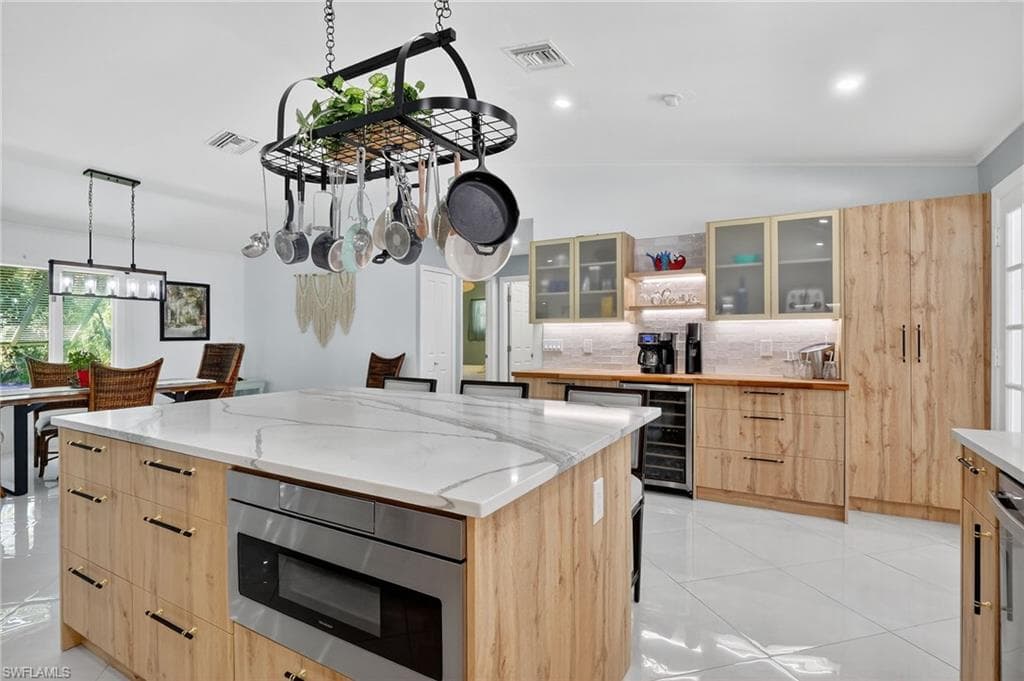 410 6th St NE, Naples, FL 34120-13