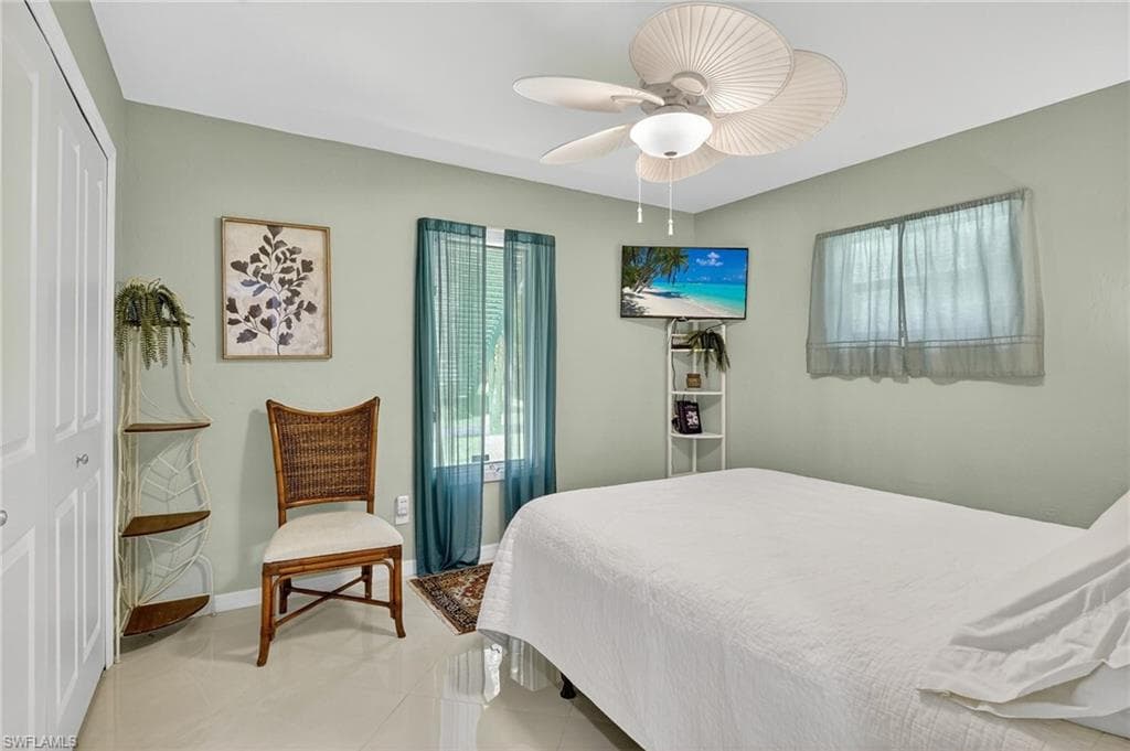 410 6th St NE, Naples, FL 34120-19