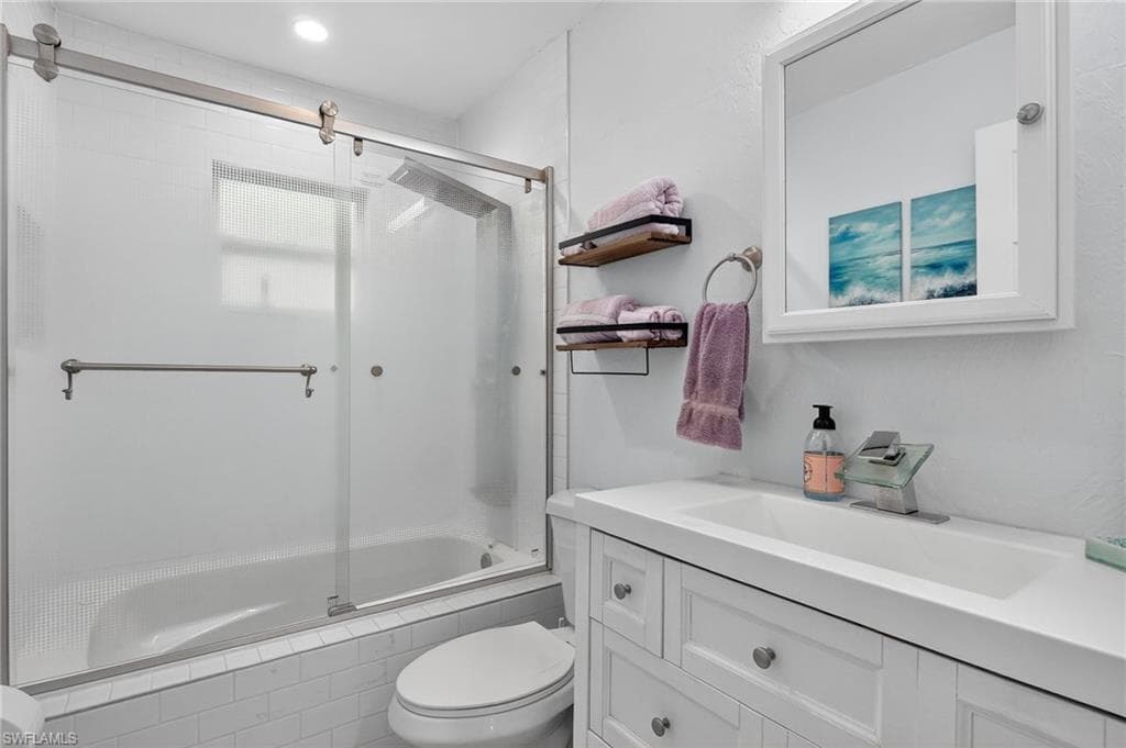 410 6th St NE, Naples, FL 34120-21