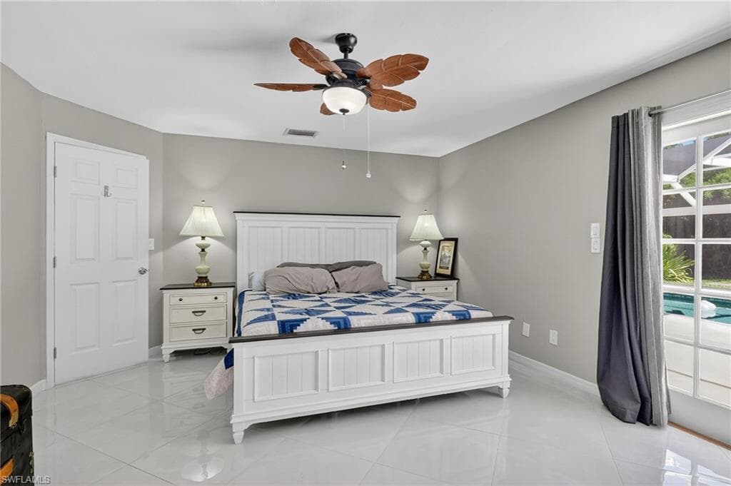 410 6th St NE, Naples, FL 34120-25