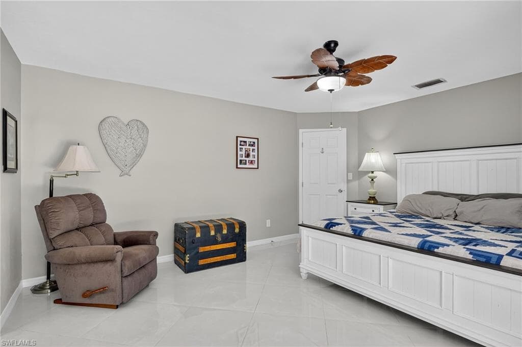 410 6th St NE, Naples, FL 34120-26