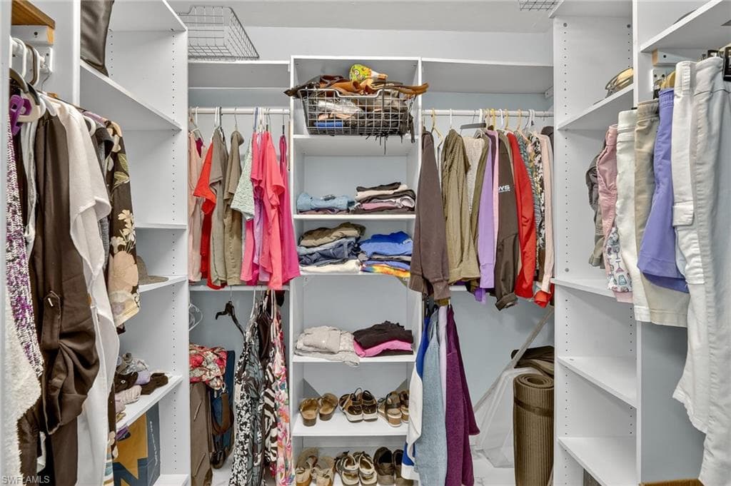 410 6th St NE, Naples, FL 34120-28