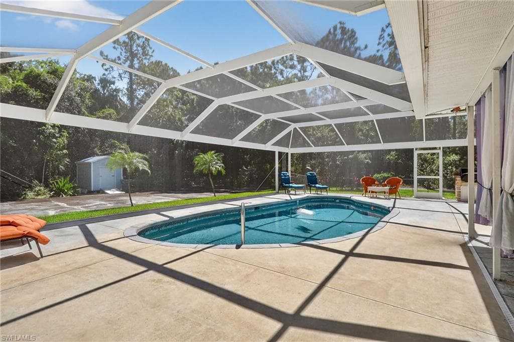 410 6th St NE, Naples, FL 34120-29