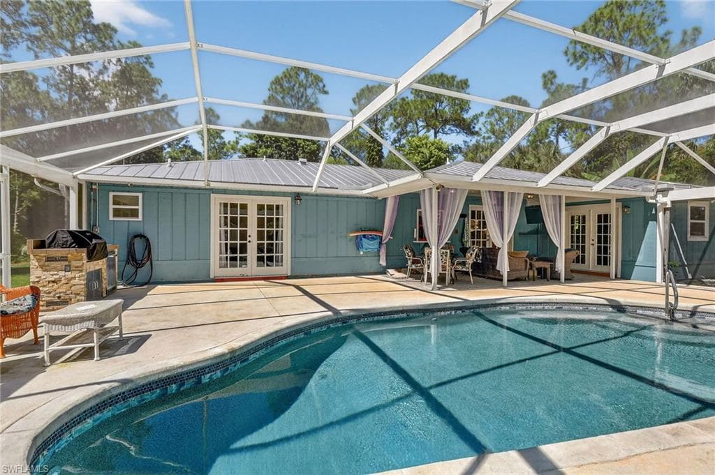 410 6th St NE, Naples, FL 34120-30