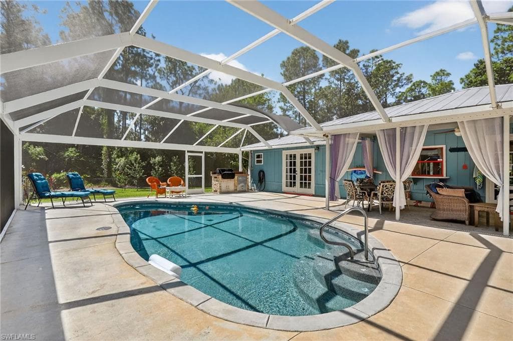 410 6th St NE, Naples, FL 34120-31