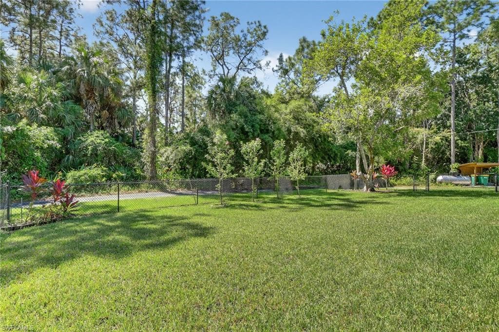 410 6th St NE, Naples, FL 34120-32